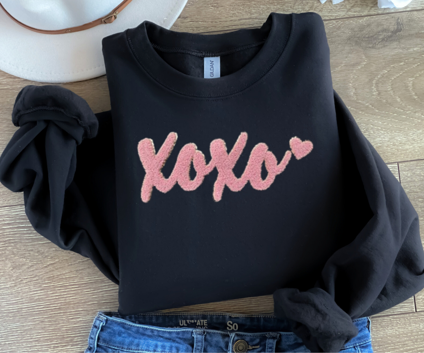 XOXO Pink Chenille Letter patch Sweatshirt