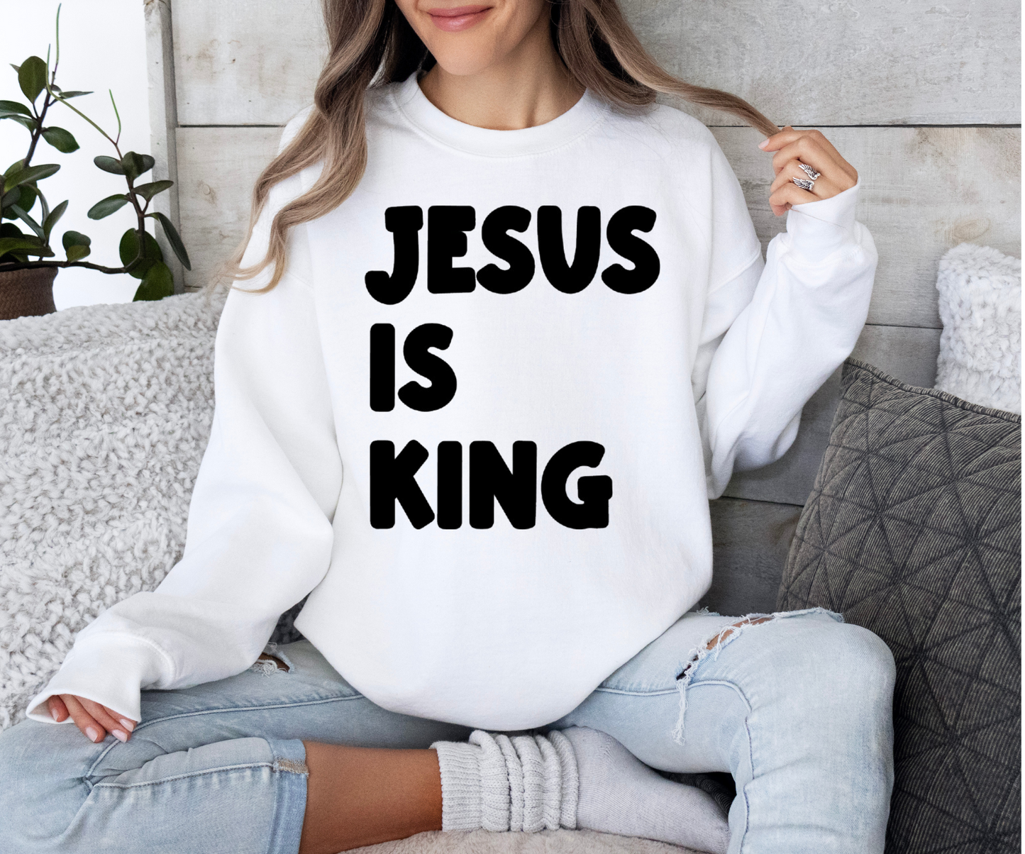 Jesus Is King Sweatshirt / Tshirt